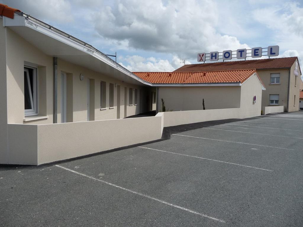 Hotel La Godiniere Cholet Exterior foto